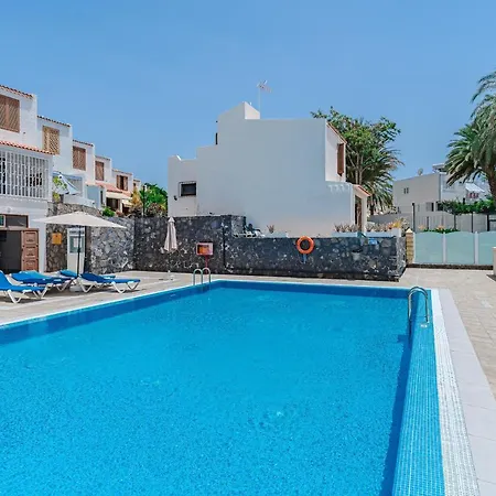 Cozy Townhouse With A Garden *