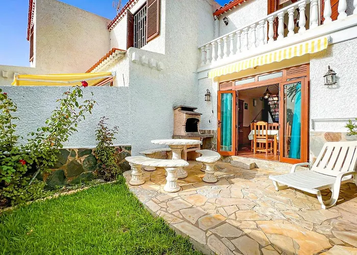 Cozy Townhouse With A Garden Apartment