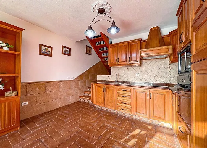 Cozy Townhouse With A Garden Playa de las Americas (Tenerife)