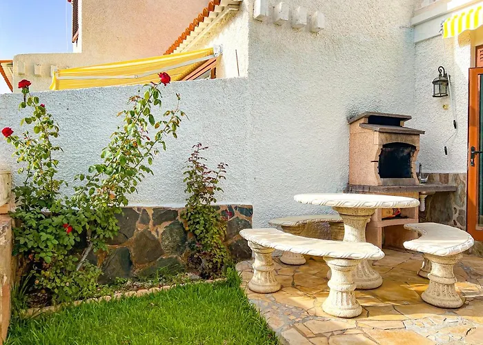 Cozy Townhouse With A Garden Playa de las Americas (Tenerife)