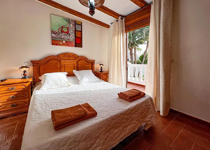 Cozy Townhouse With A Garden Apartment Playa de las Americas (Tenerife)