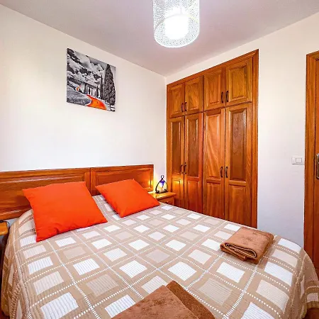 Cozy Townhouse With A Garden *