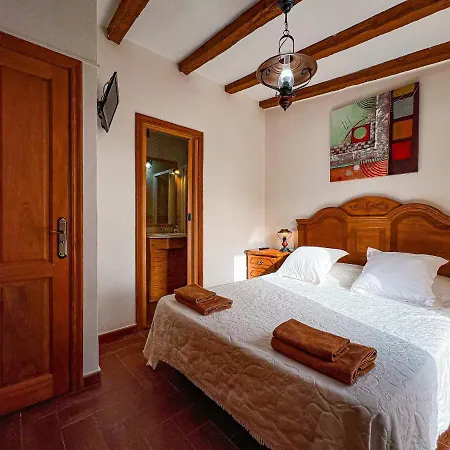 Cozy Townhouse With A Garden *