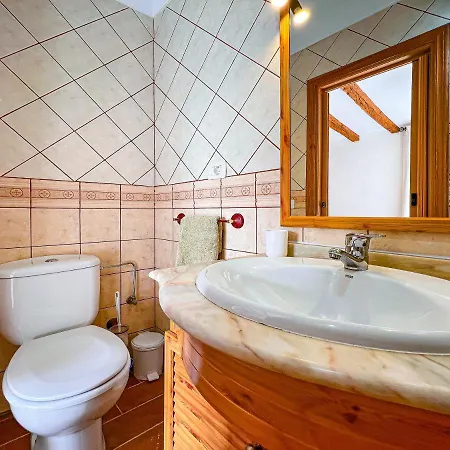 Cozy Townhouse With A Garden *