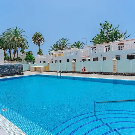 Cozy Townhouse With A Garden