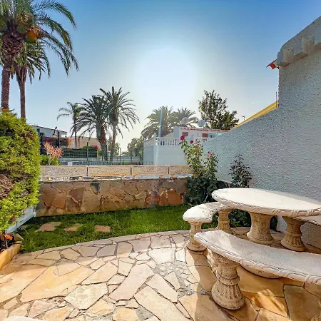 Apartment Cozy Townhouse With A Garden Playa de las Americas (Tenerife)