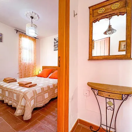 Cozy Townhouse With A Garden Apartment *