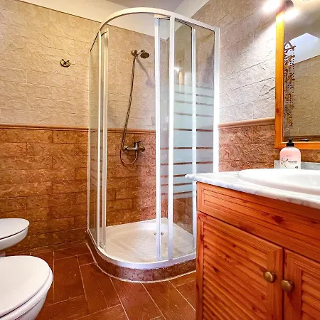 Cozy Townhouse With A Garden Apartment