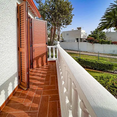 Cozy Townhouse With A Garden Apartment