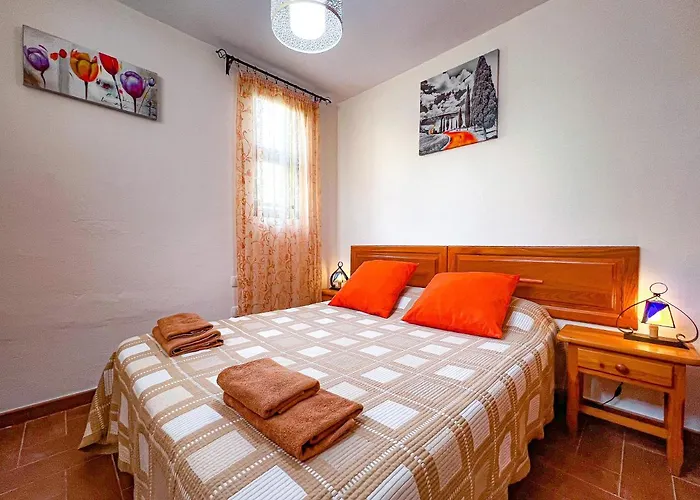 Cozy Townhouse With A Garden