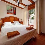 Cozy Townhouse With A Garden Apartamento Playa de las Americas (Tenerife)