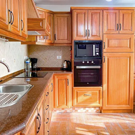 Cozy Townhouse With A Garden Daire