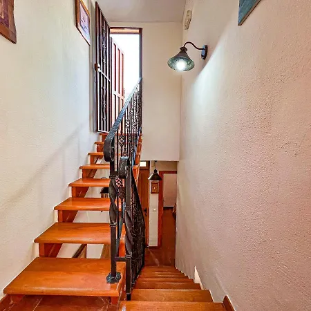 Cozy Townhouse With A Garden Daire *