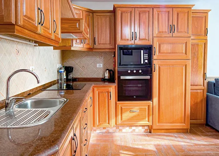 Cozy Townhouse With A Garden 아파트