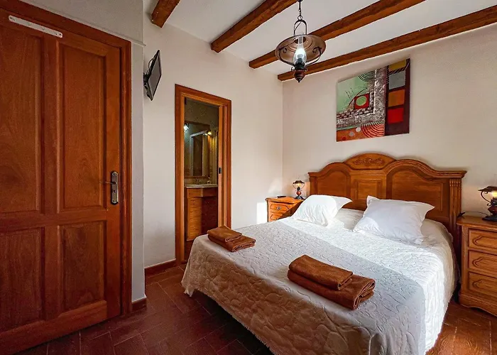 Cozy Townhouse With A Garden *