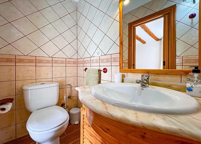 Cozy Townhouse With A Garden *