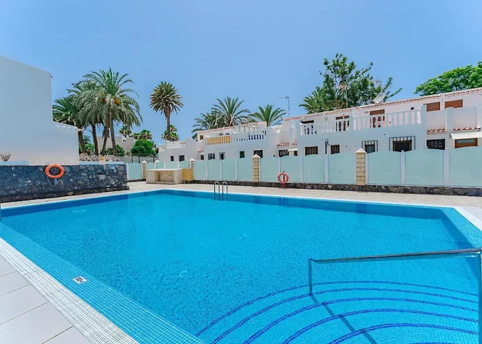 Cozy Townhouse With A Garden