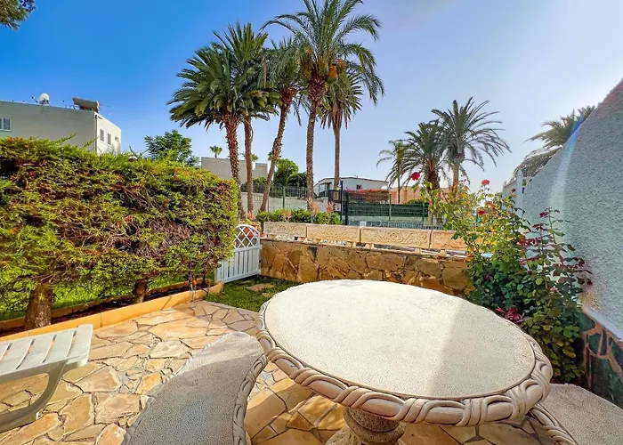 Cozy Townhouse With A Garden * Playa de las Américas