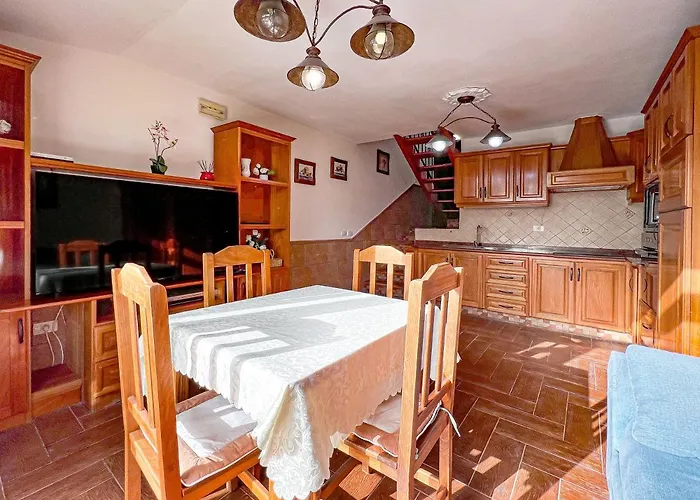 Cozy Townhouse With A Garden * 플라야데라스아메리카스