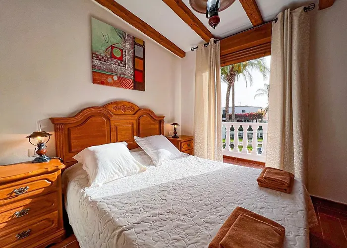 Cozy Townhouse With A Garden