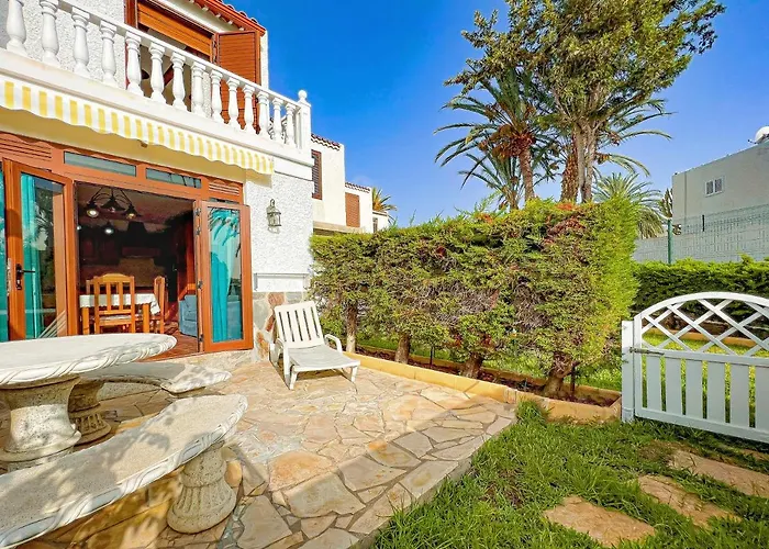 아파트 Cozy Townhouse With A Garden 플라야데라스아메리카스