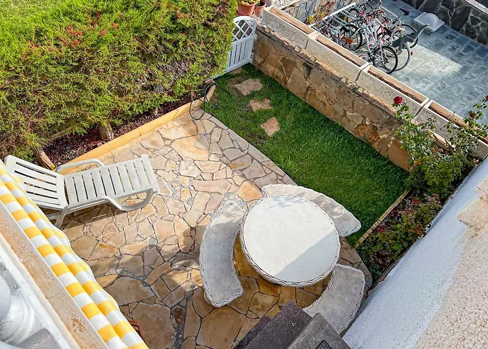 Cozy Townhouse With A Garden 플라야데라스아메리카스